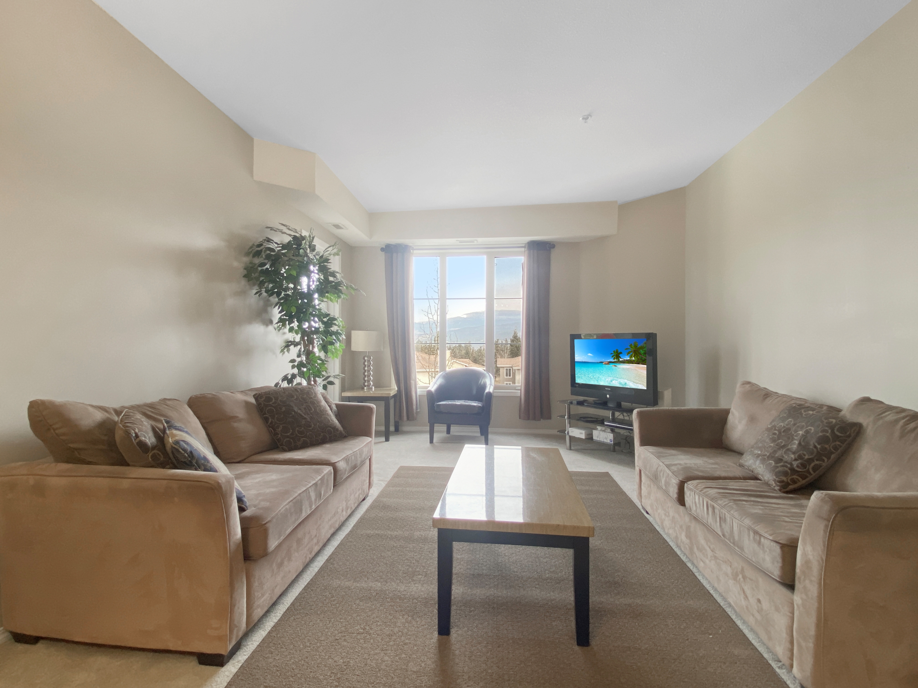 1302-1875 Country Club Drive