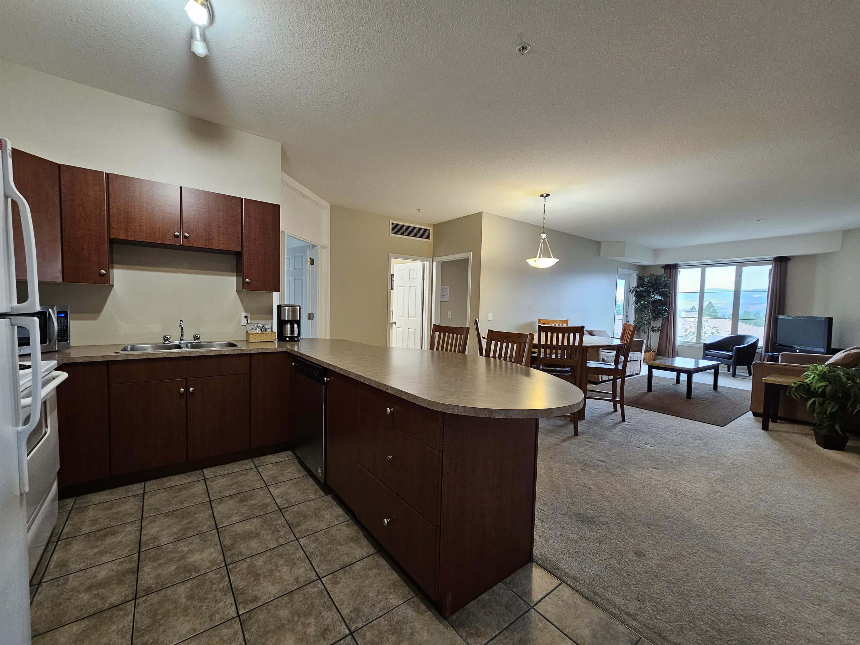 1302-1875 Country Club Drive